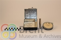 TH\CT\Museum catalogue\3D objects\2007_36_pic3_th.jpg; 2007.36a-d; Equipment for measuring levels of carbon monoxide.; test kit